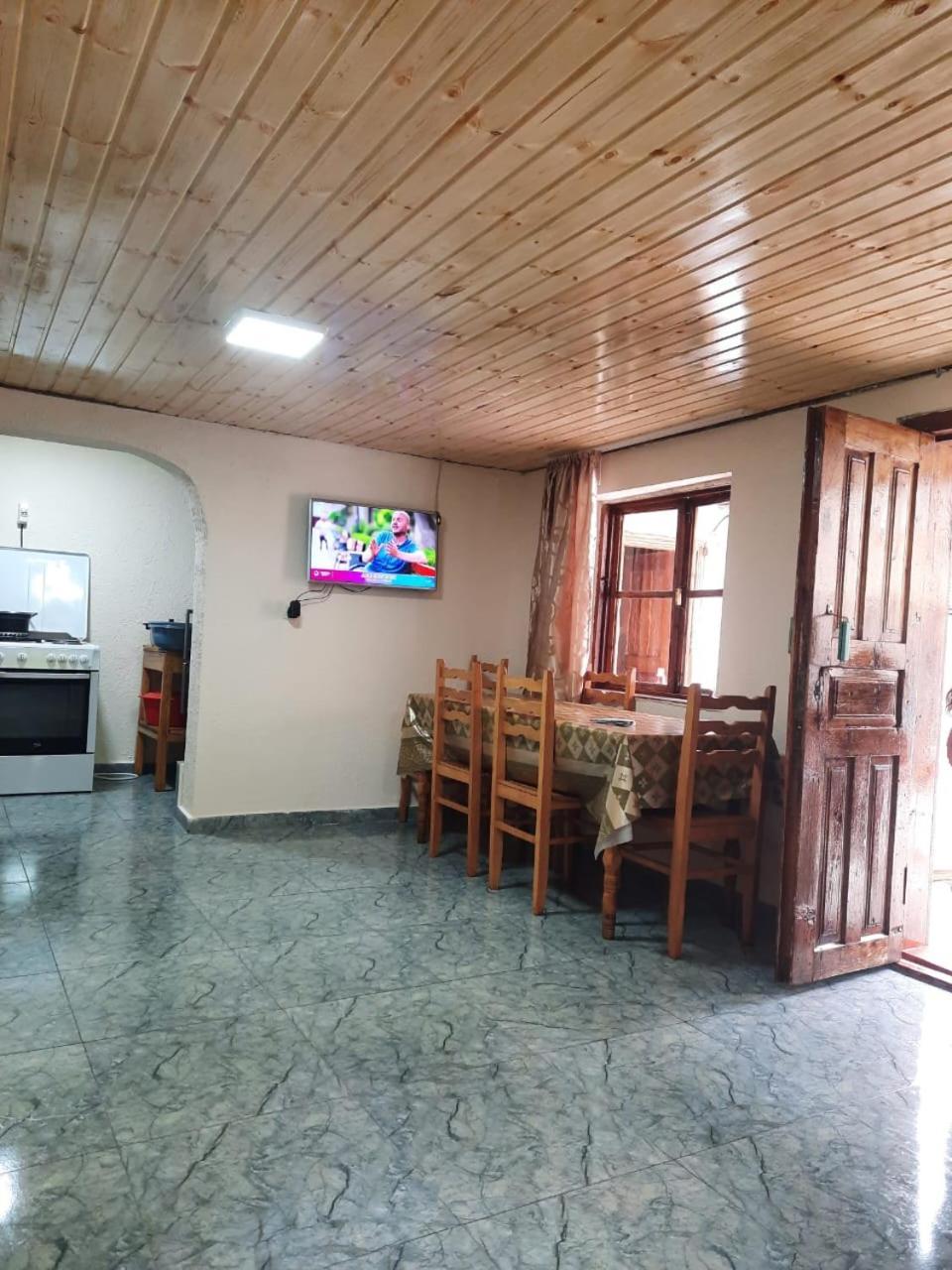 guesthouse MEGI Mestia Extérieur photo